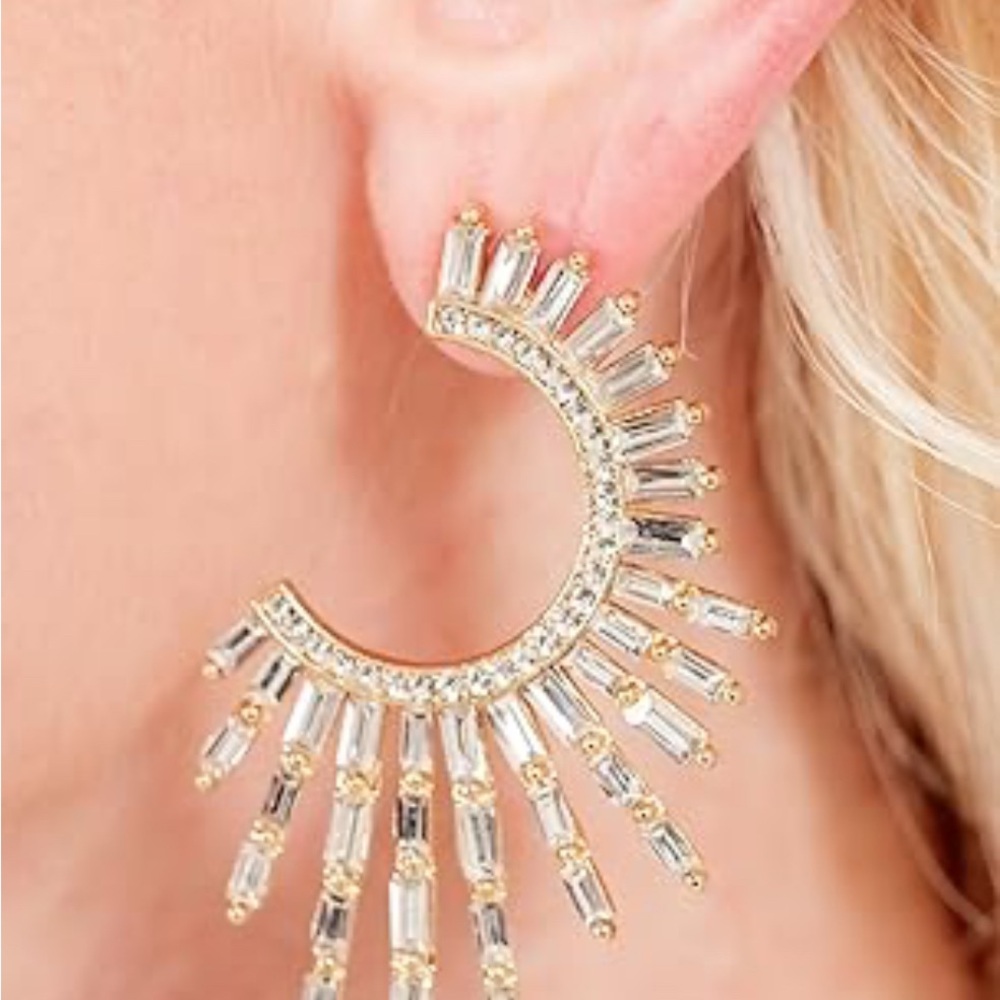 Commense Elegant Gold Sunburst Crystal Women's Earrings